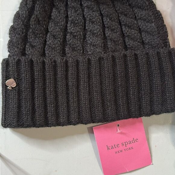 ♠️ Kate Spade Cable Knit Pom Pom Beanie Hat Black One Size MSRP $58.00 NWT - Picture 2 of 7